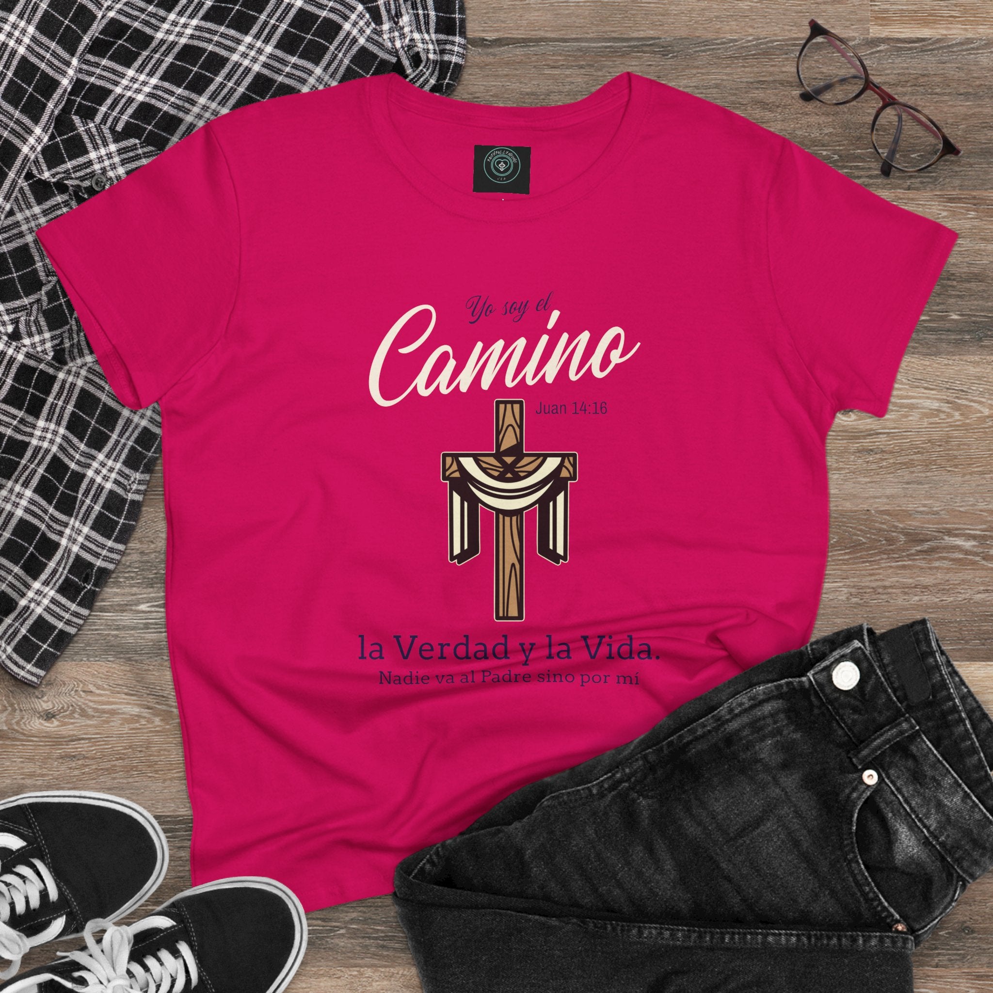 Women's Tee - "Yo soy el Camino, La Verdad y la Vida", Verso  biblico Juan 14:16 - Faithfully Hecho
