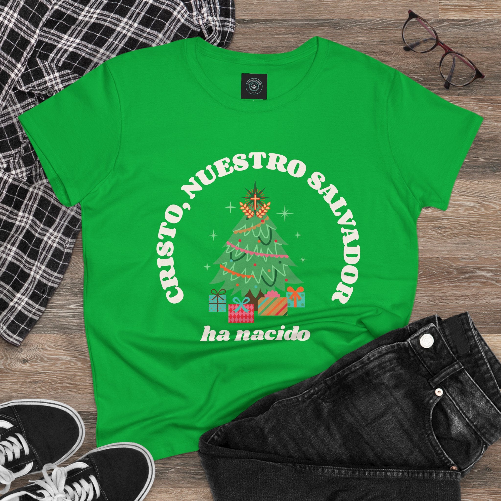 Cristo Nuestro Salvador - Camisa Cristiana - Navidad - Camisas Cristiana entallada- Mujeres
