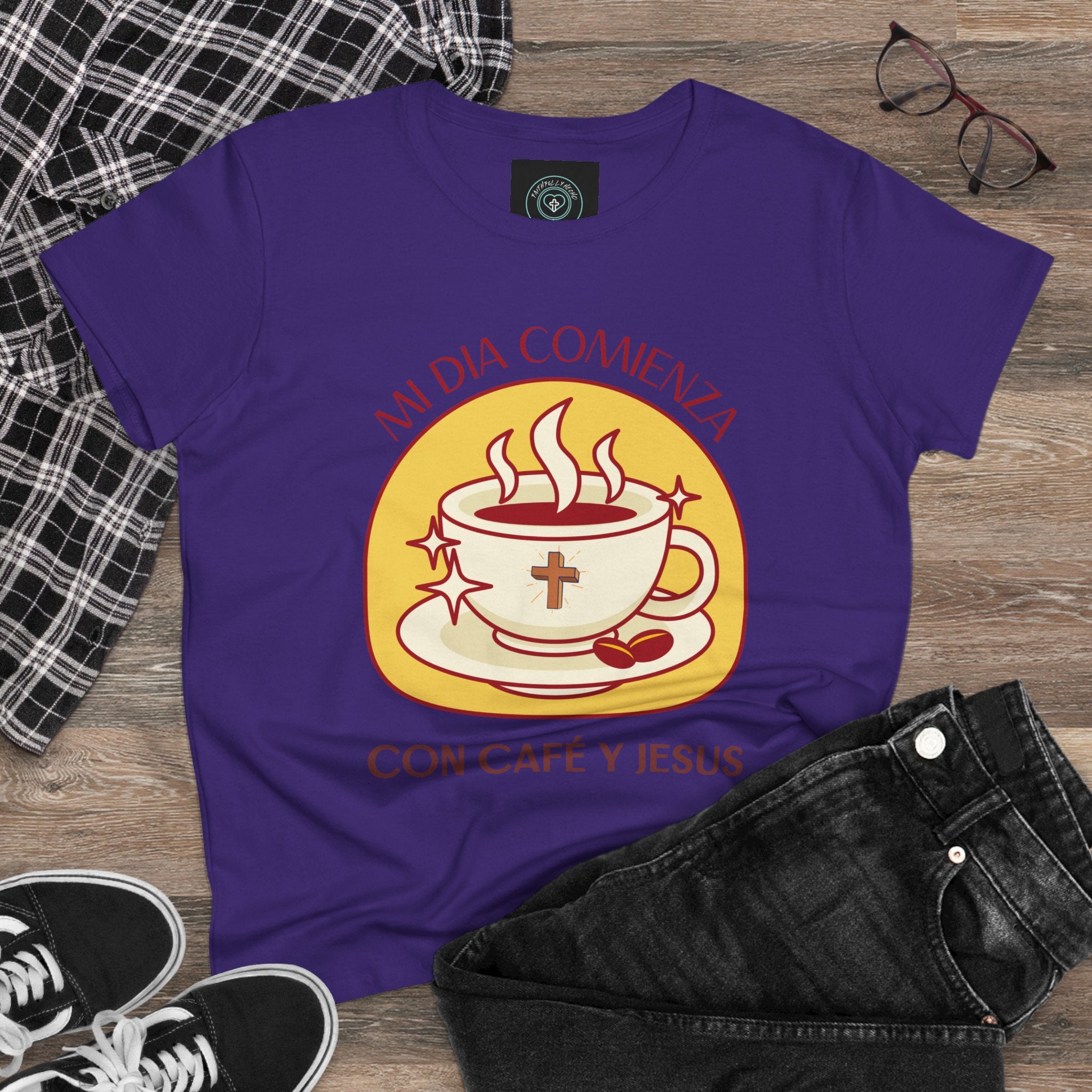 Coffee and Jesus Women's Tee, Casual Faith Shirt, Everyday Affirmation Top, Mi Dia comienza con cafe y Jesus Graphic Tee, Gift for Her