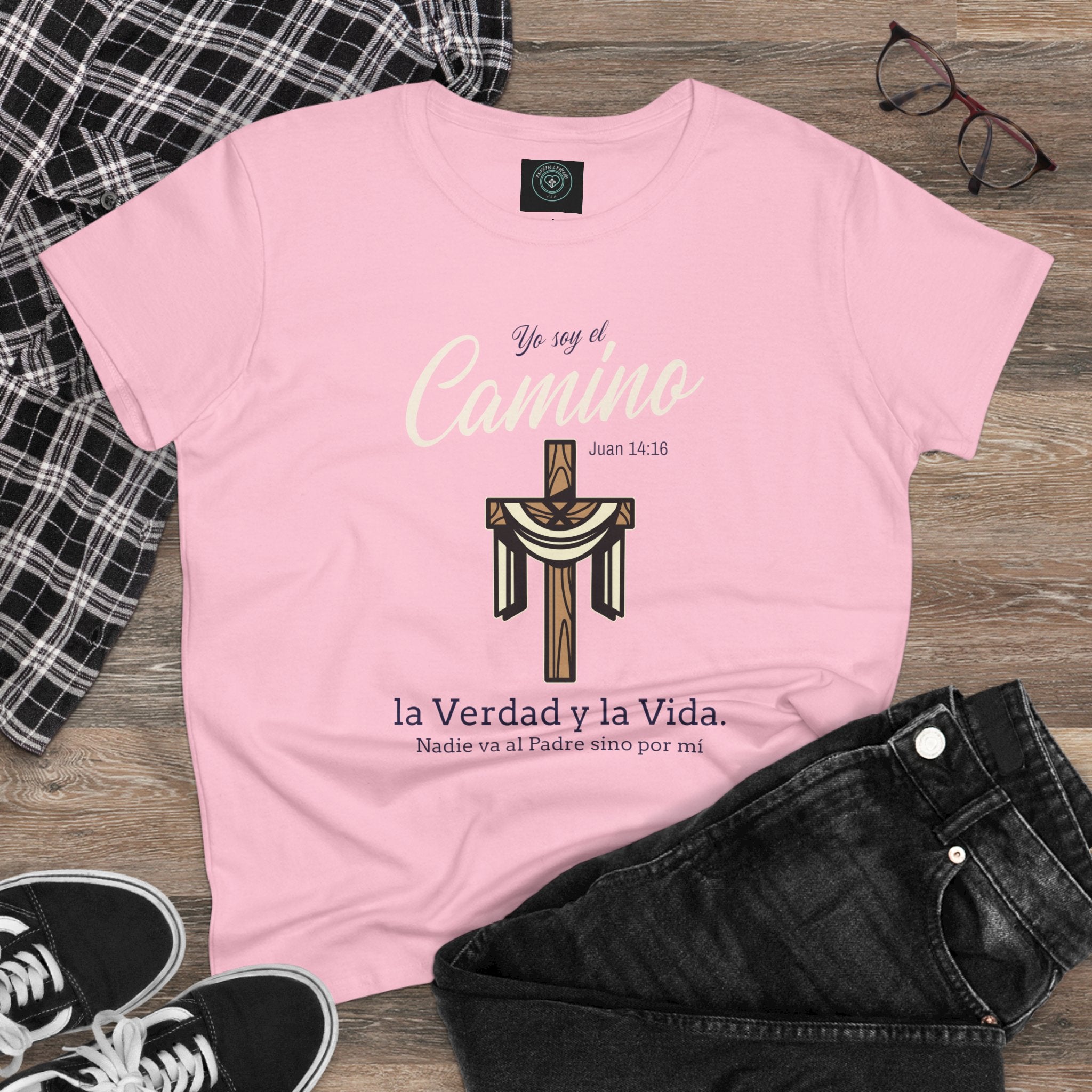 Women's Tee - "Yo soy el Camino, La Verdad y la Vida", Verso  biblico Juan 14:16 - Faithfully Hecho
