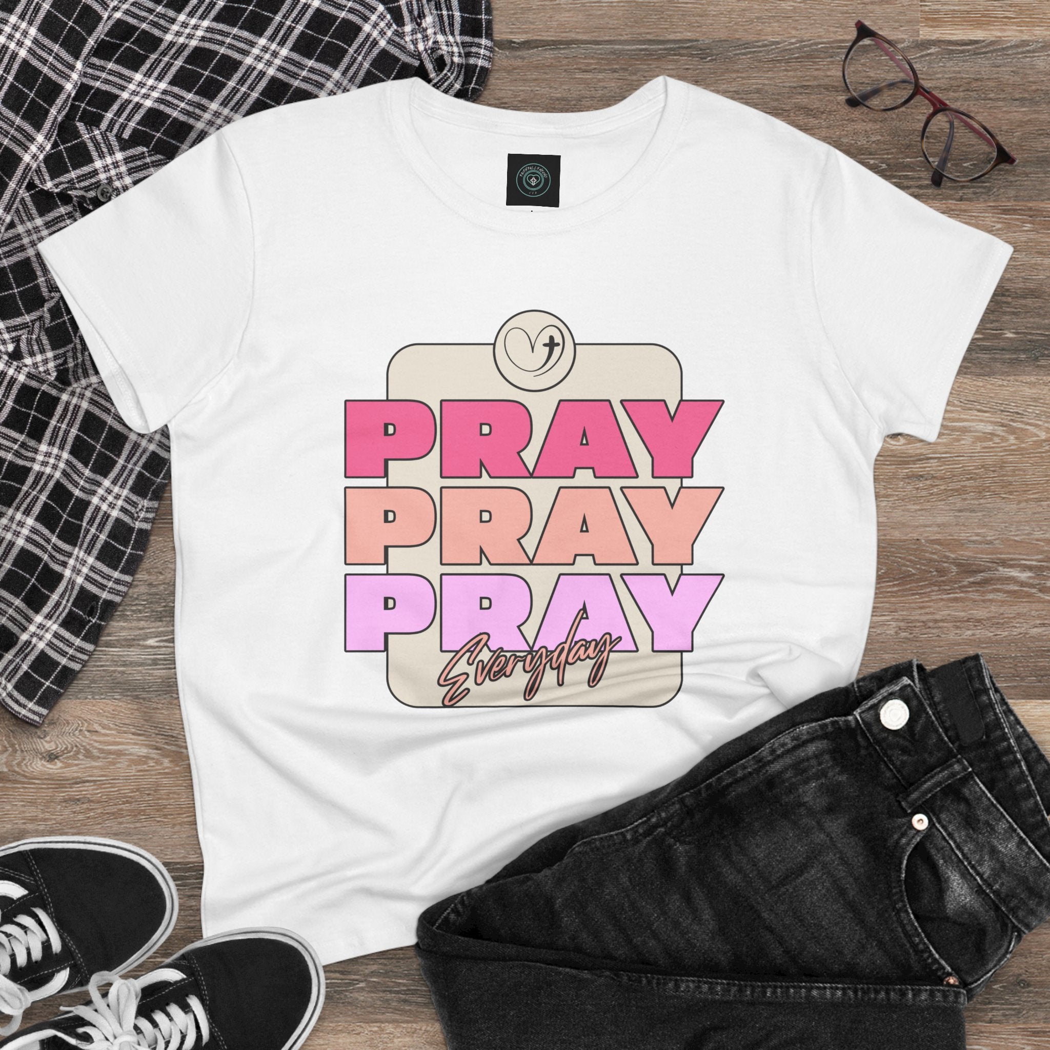 Pray Women's Tee, Casual Faith Shirt, Pray Everyday Top, Gift - Birthday - Christian Gift - Faithfully Hecho