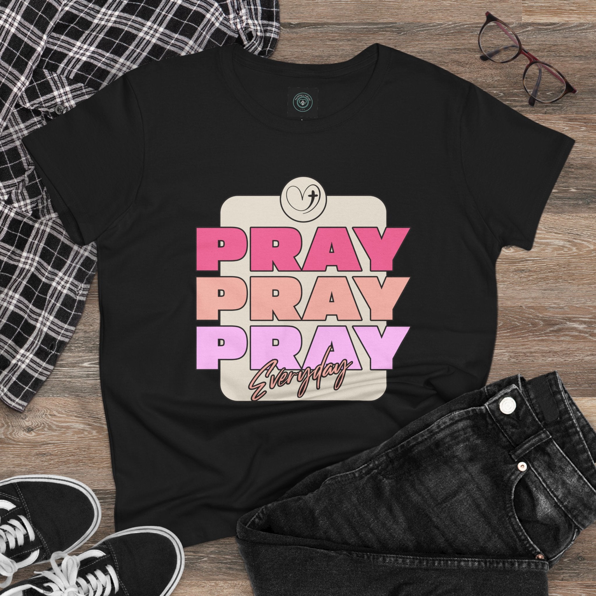 Pray Women's Tee, Casual Faith Shirt, Pray Everyday Top, Gift - Birthday - Christian Gift - Faithfully Hecho