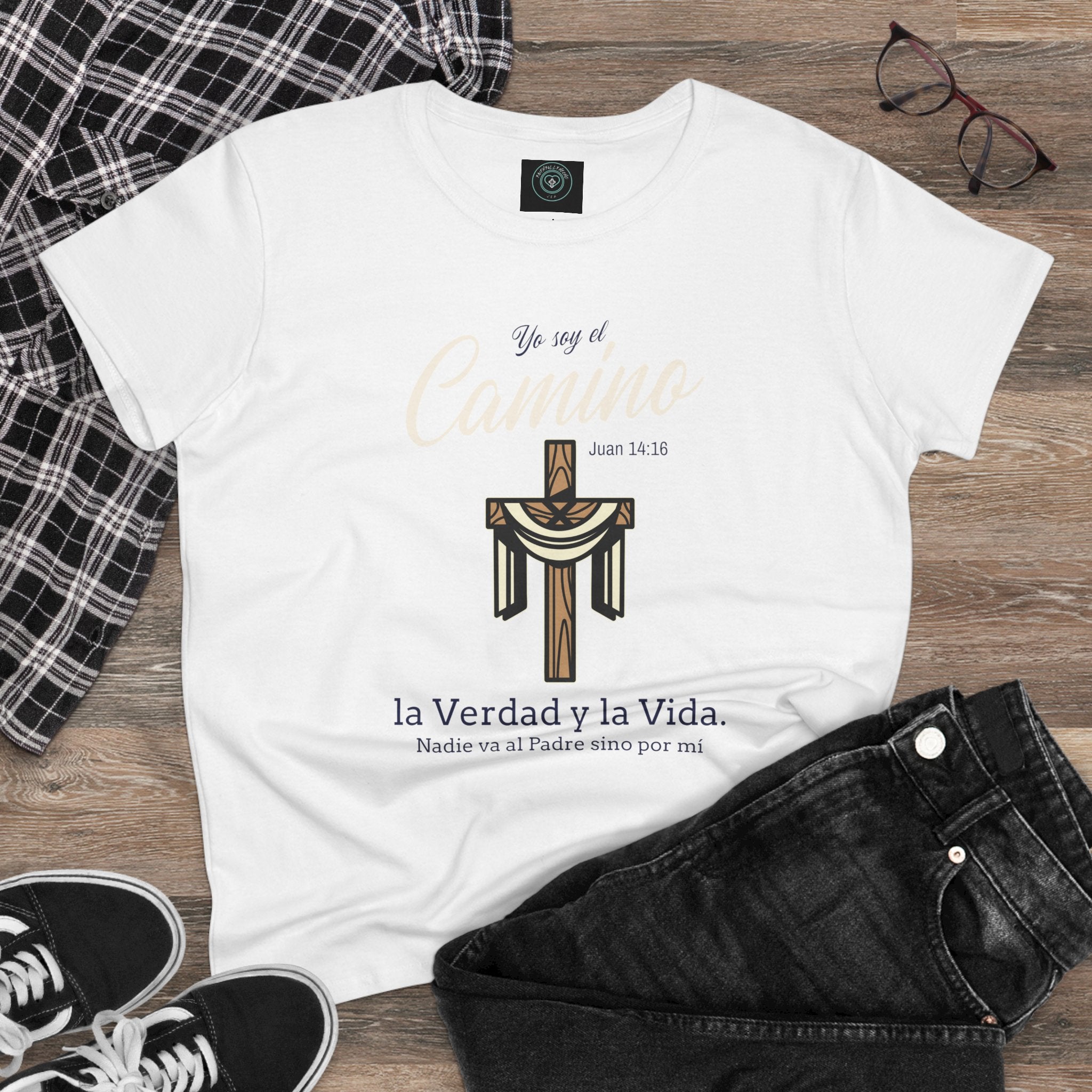 Women's Tee - "Yo soy el Camino, La Verdad y la Vida", Verso  biblico Juan 14:16 - Faithfully Hecho