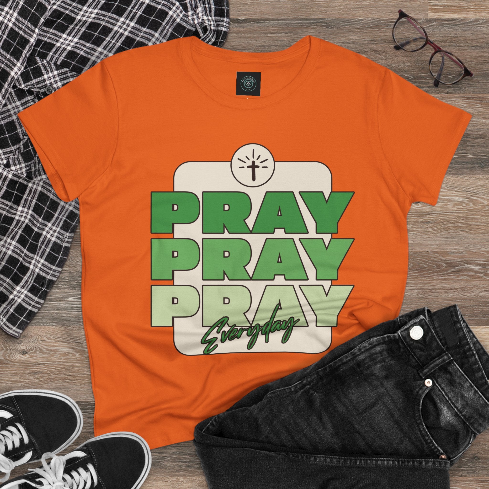 Pray Women's Tee, Casual Faith Shirt, Pray Everyday Top, Gift - Birthday - Christian Gift - Faithfully Hecho