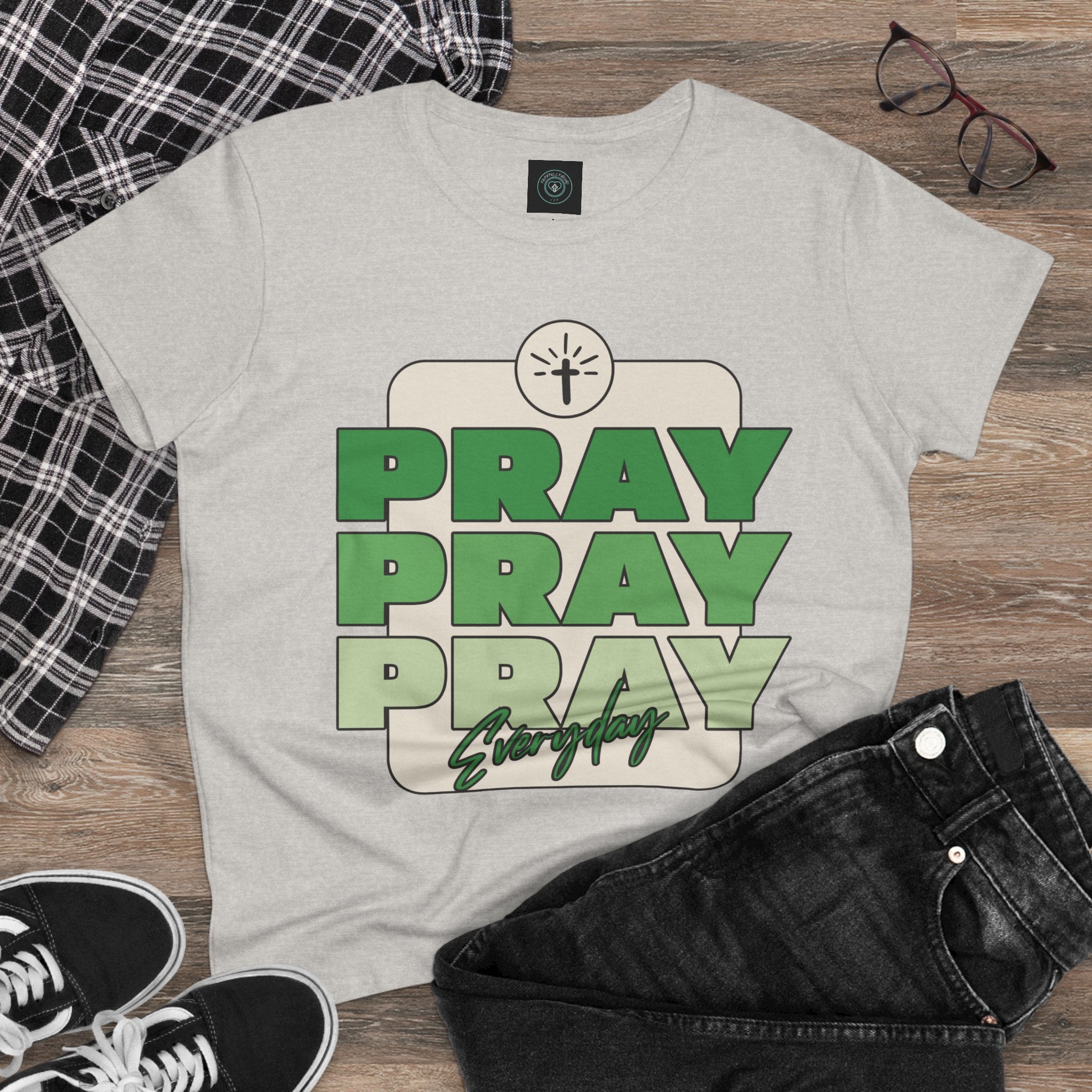 Pray Women's Tee, Casual Faith Shirt, Pray Everyday Top, Gift - Birthday - Christian Gift - Faithfully Hecho