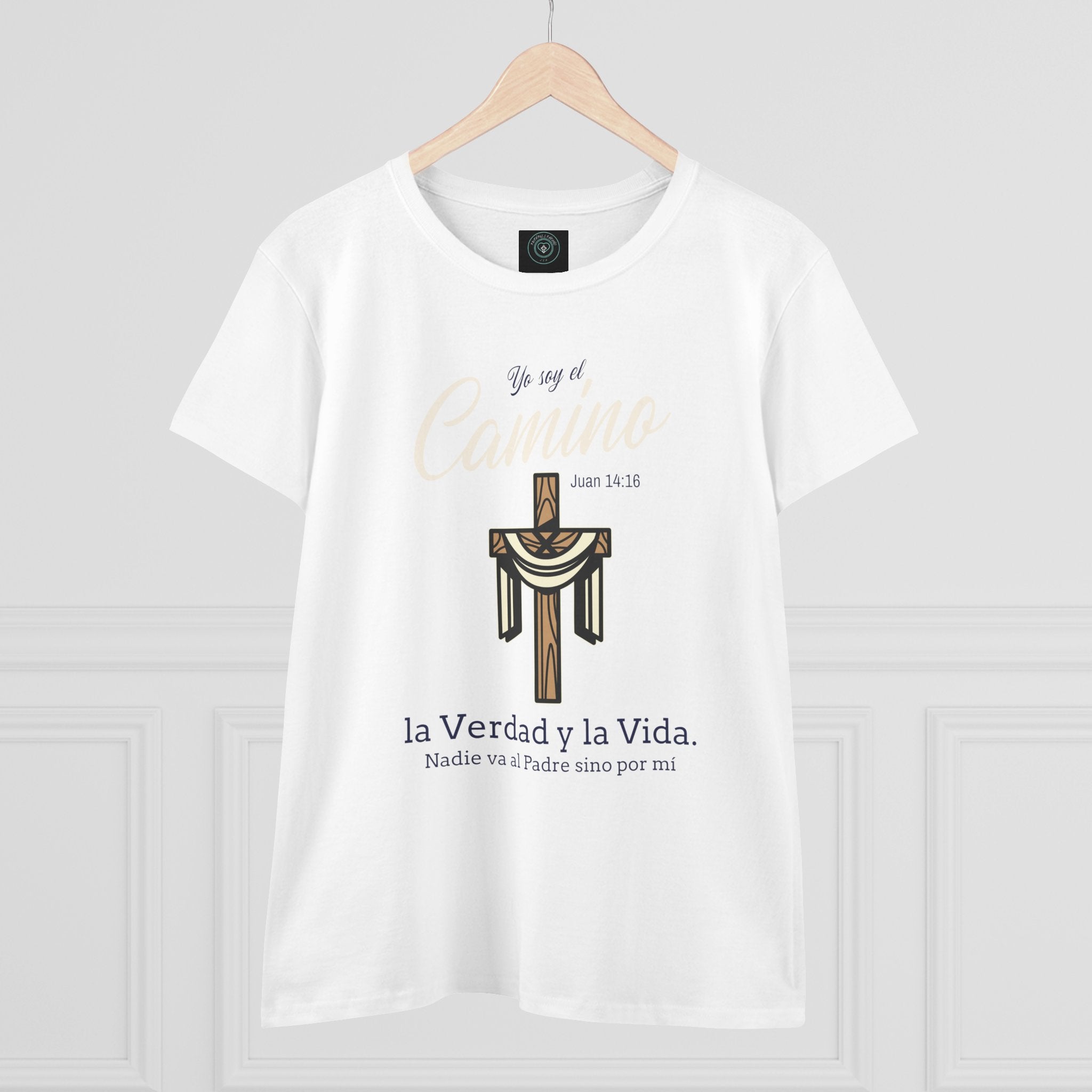 Women's Tee - "Yo soy el Camino, La Verdad y la Vida", Verso  biblico Juan 14:16 - Faithfully Hecho