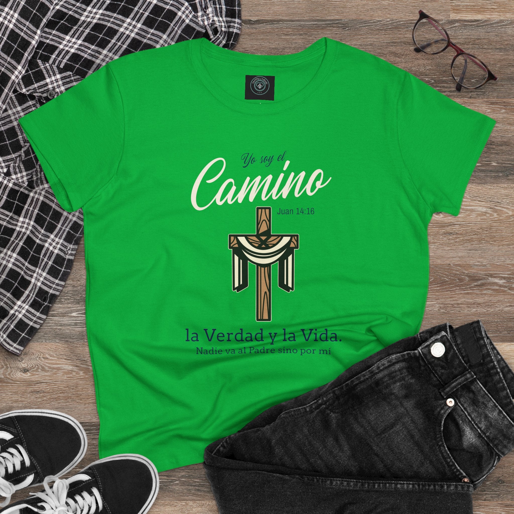 Women's Tee - "Yo soy el Camino, La Verdad y la Vida", Verso  biblico Juan 14:16 - Faithfully Hecho